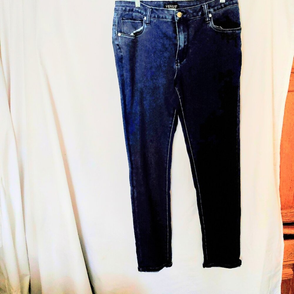 Elevate Your Curves: Venus Butt-Lifting Jeans